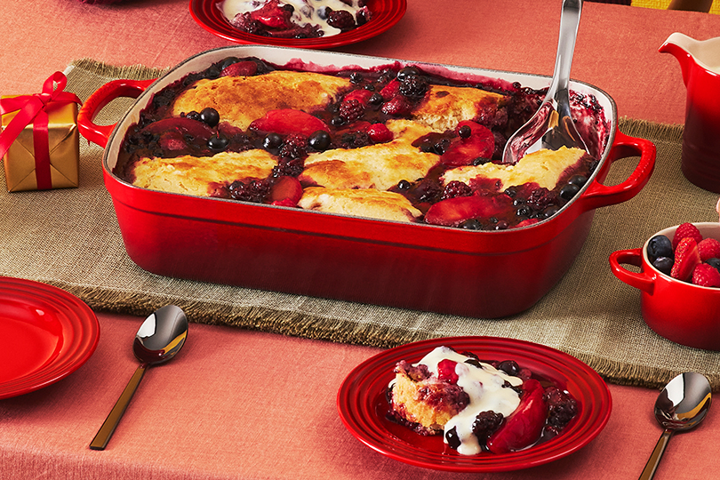 Cobbler aux fruits avec crème anglaise chaude